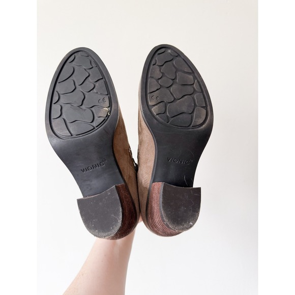 Vionic Cecily Taupe Suede Water Resistant Ankle Boots 6.5 Wide Greige Low Heel - Picture 7 of 8